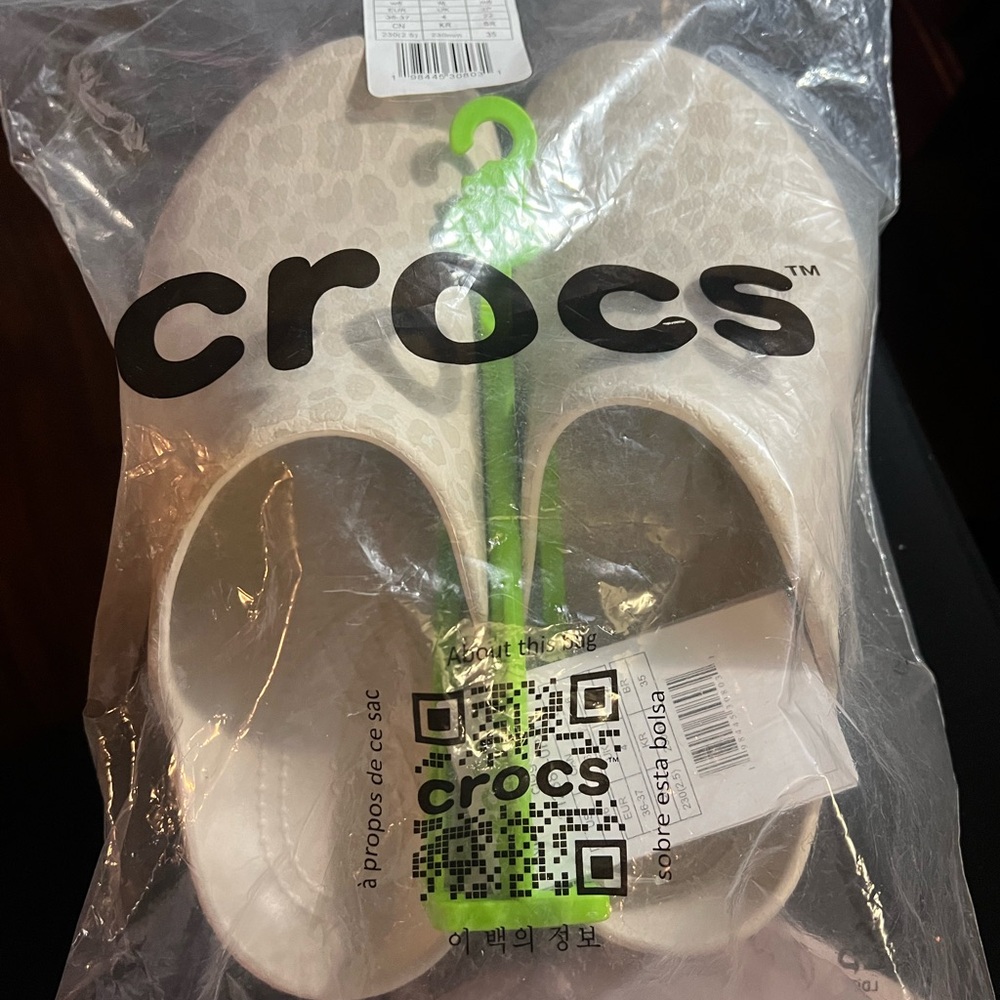 Crocs - Picture 3 of 4